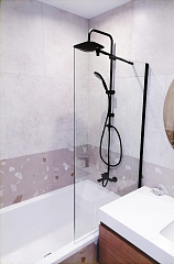 Шторка на ванну 804B black стационарная прозрачное стекло 8 мм
