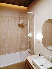 Шторка на ванну по индивидуальному размеру белая фурнитура стационарная осветленное стекло 8 мм